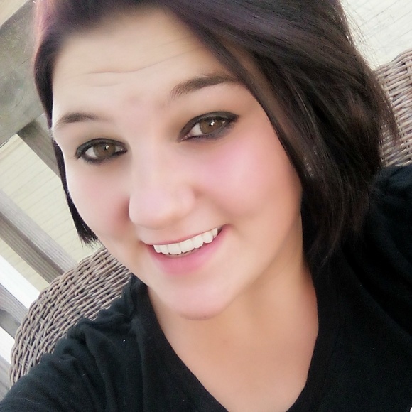 Meet your Posher, Tori - Picture 1 of 1